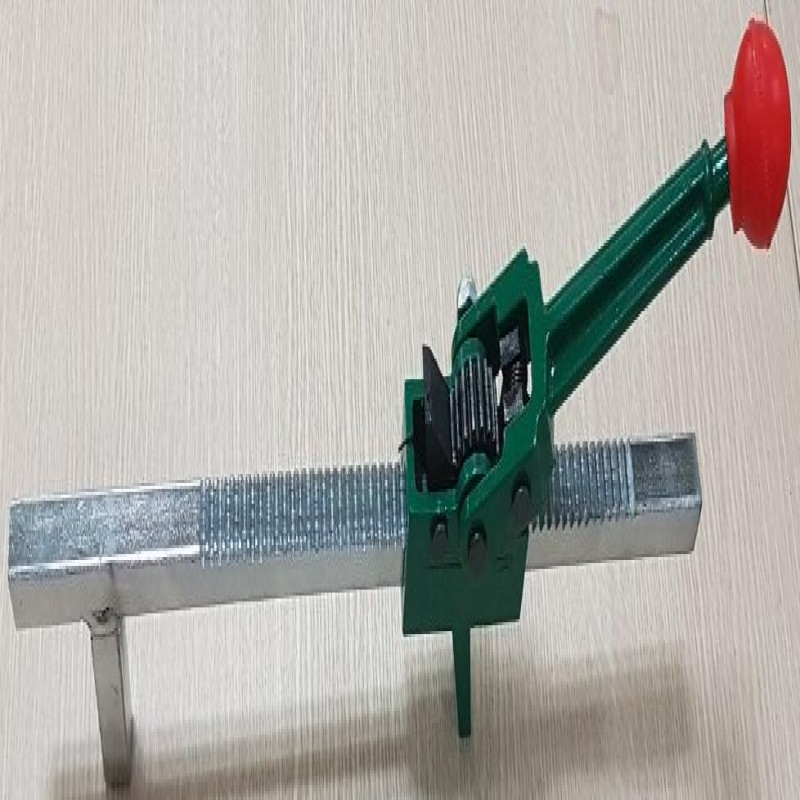 Dụng cụ banh lốp xe con hoạt động cơ