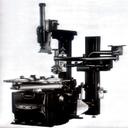 Máy ra vào lốp xe con tự động, bao gồm tay hỗ trợ và trục chính có thể điều chỉnh, màu ghi RAL7016)